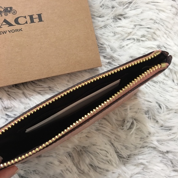 Coach - Make an offer! - Picture 3 of 3